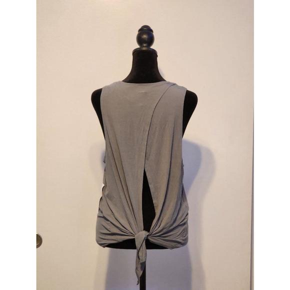 ♦️SOLD♦️ - Rebody - Gray Sleeveless Back Twist Top - Stone Olive - Size M - NWT - Picture 4 of 10